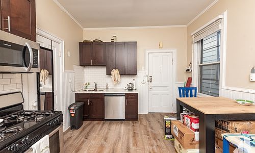 2nd image of 1431 W Belmont Ave APT 2R