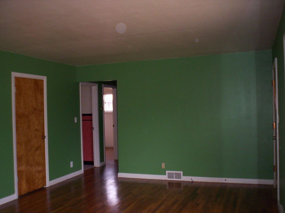 1st image of 915 S Russell St