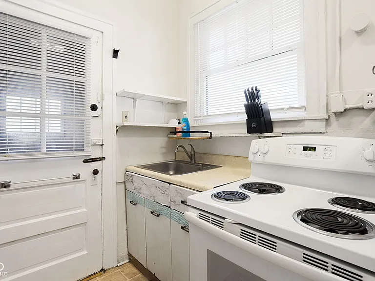 784 Woodruff Place East Dr #2 — Photo 16