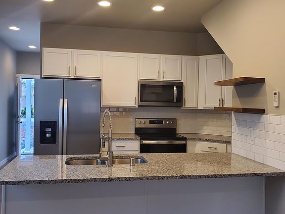 4th image of 1129 Willow St SE #3