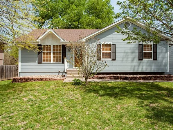 2152 NE Concord St, Lees Summit, MO 64086