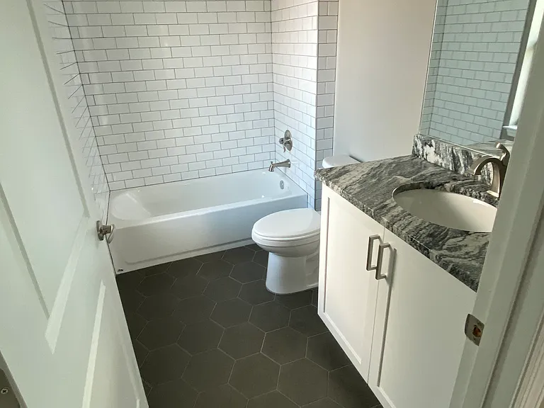 2115 W Grace St — Photo 2