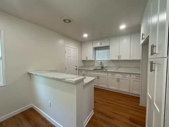 5th image of 14735 Blaine Ave