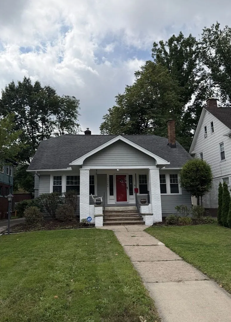 Charming 5 Bedroom 13048 Cedar — Photo 1