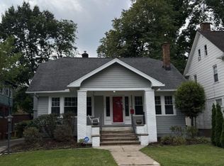 13048 Cedar Rd, Cleveland, OH 44118