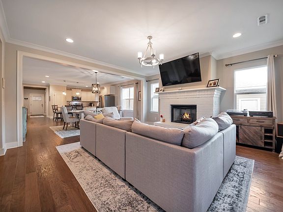2nd image of 637 Sire Ave