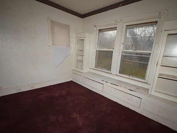 5th image of 915 E 141st St