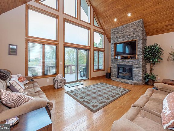 4th image of 395 Woodlands Hill Ln