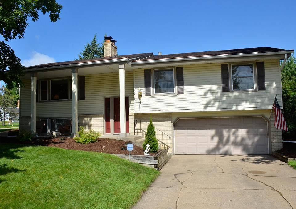 1st image of 2202 River Hills Dr