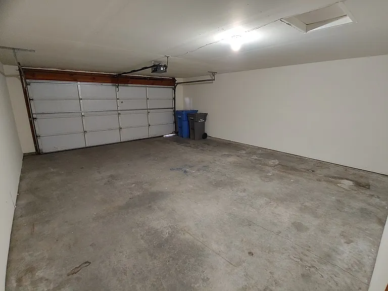 2BR/2BA/2 car attached garage — Photo 18