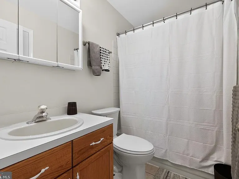 108 Durham Ct — Photo 9