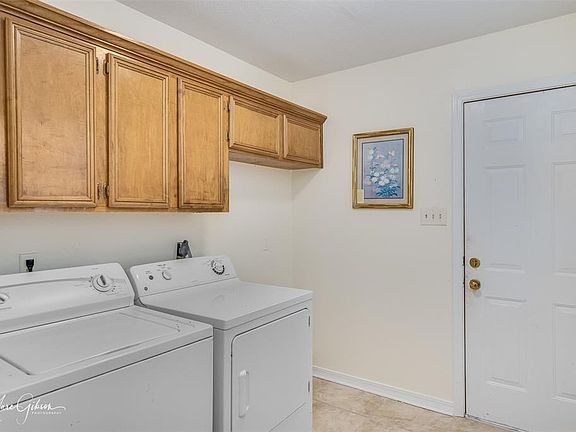 3rd image of 1321 Whitehall Dr
