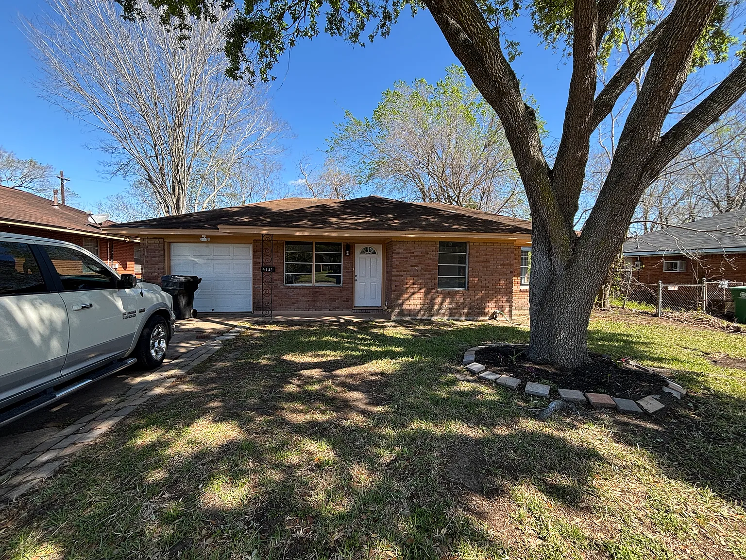 3 bed, 950 sqft, $1,295 — Photo 2