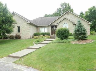325 Beechwood Dr, Taylorville, IL 62568