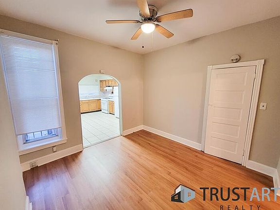 4th image of 2840 W Glenwood Ave #1
