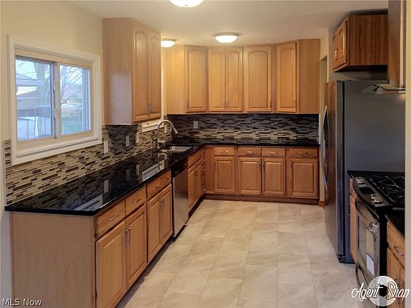 5th image of 18093 Strongsville Blvd