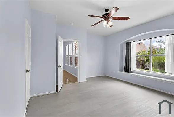 933 Bens Dr — Photo 17