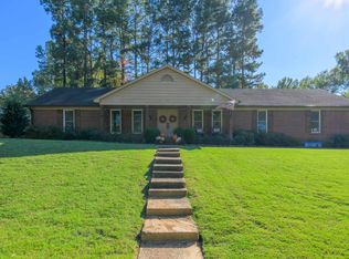 215 W Lawnwood Dr, Collierville, TN 38017
