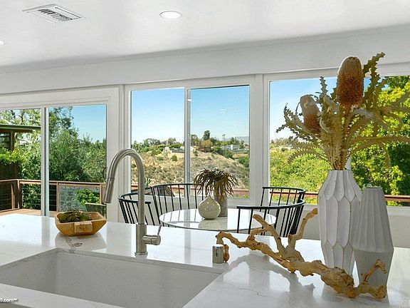 5th image of 4905 Lorraine Dr