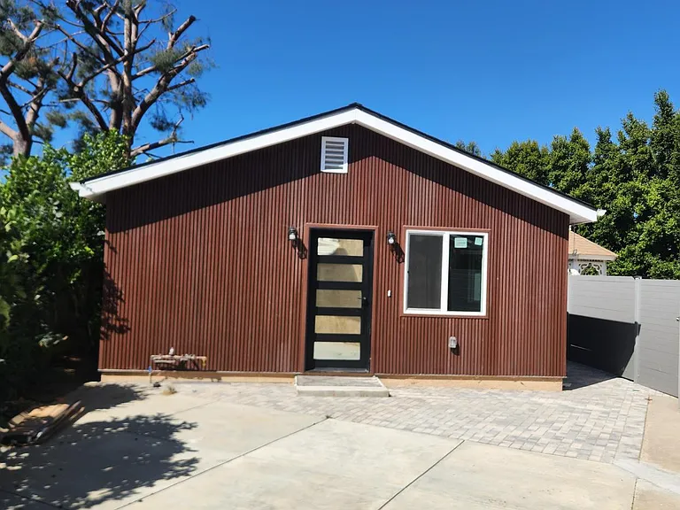 9807 Peach Ave — Photo 13