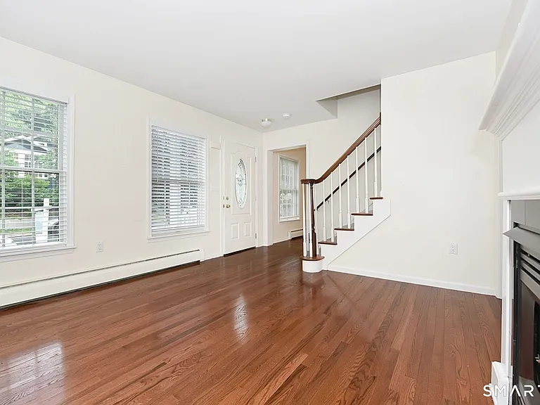 5 Moody Ave — Photo 7