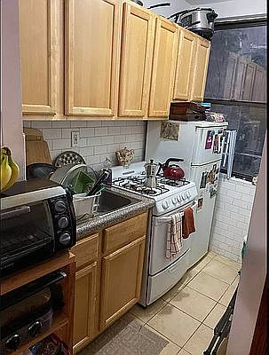 3rd image of 148 Orchard St APT 6
