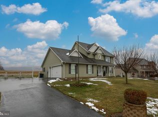 46 Tree Line Ave, Fredericksburg, PA 17026