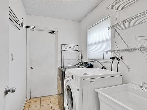 4th image of 4009 NW 73rd Ave