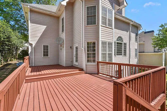 330 Winherst Ln — Photo 22