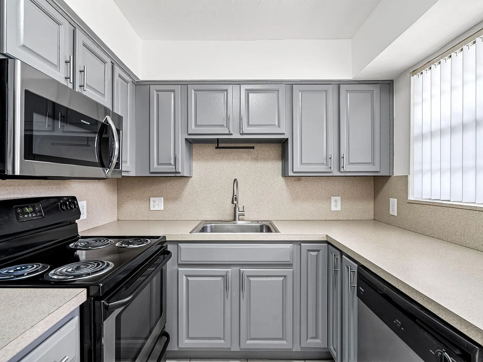 Bicycle Club Apartments — Photo 1