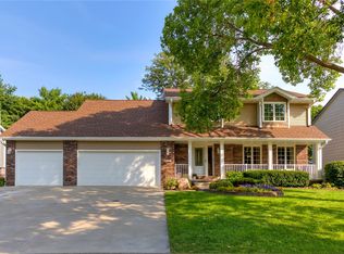 5701 Cody Dr, West Des Moines, IA 50266