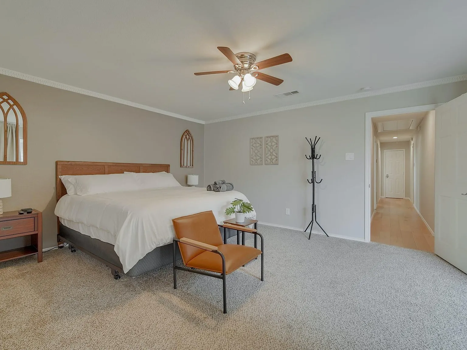 5 bed, 2401 sqft, $4,990 — Photo 3