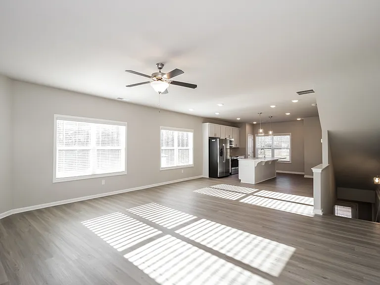 552 Elliston Pl — Photo 3