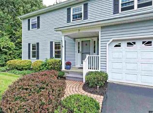 7 Lincoln Ave, Clifton Park, NY 12065