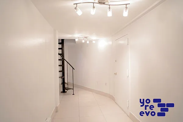 Sold by Yoreevo, LLC | media 4