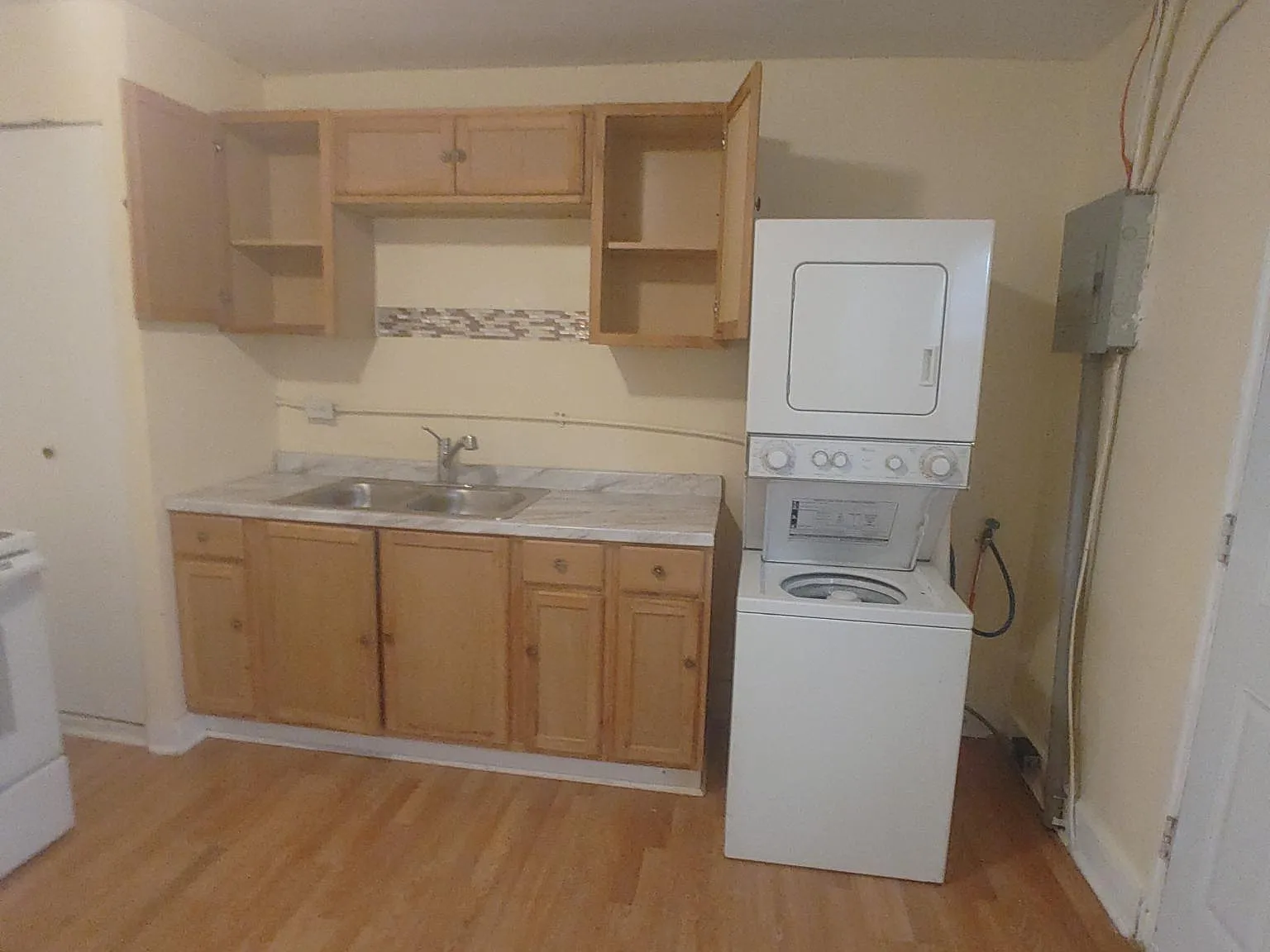 2 bed, 700 sqft, $700 — Photo 2