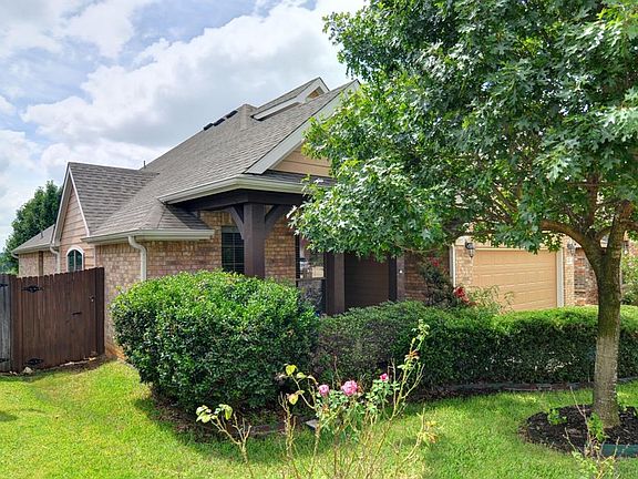 3rd image of 2817 Gardendale Dr