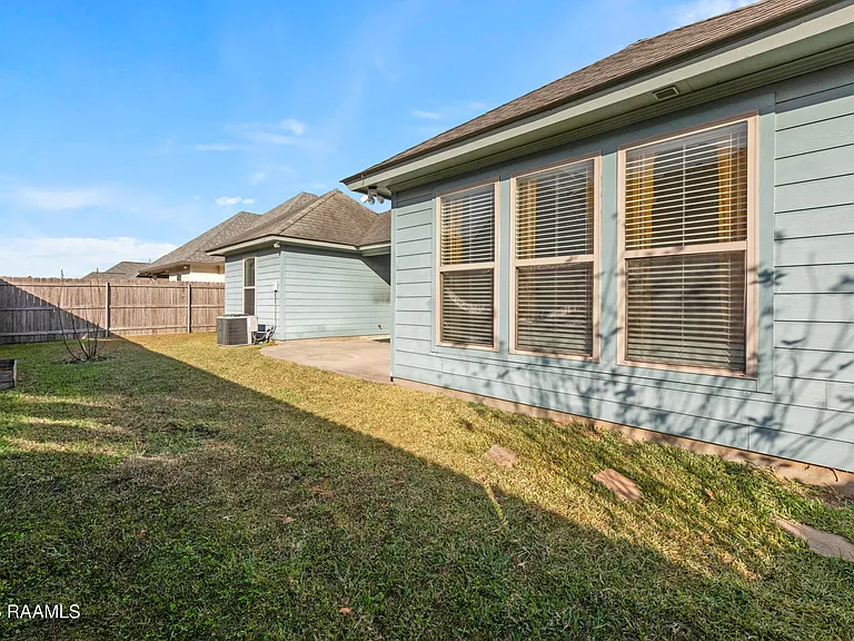 110 Olivewood Dr — Photo 38