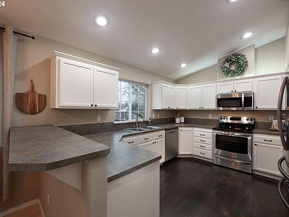 4th image of 15085 SE Elm Park Dr
