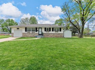 420 Hundley Dr, Florissant, MO 63031
