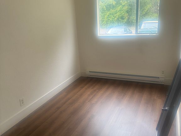 3rd image of 13400 Roosevelt Way N APT 1