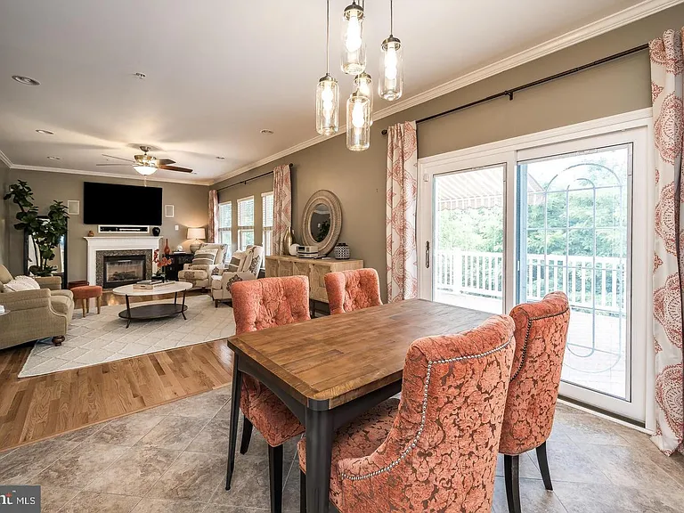 1401 Windjammer Ct — Photo 26