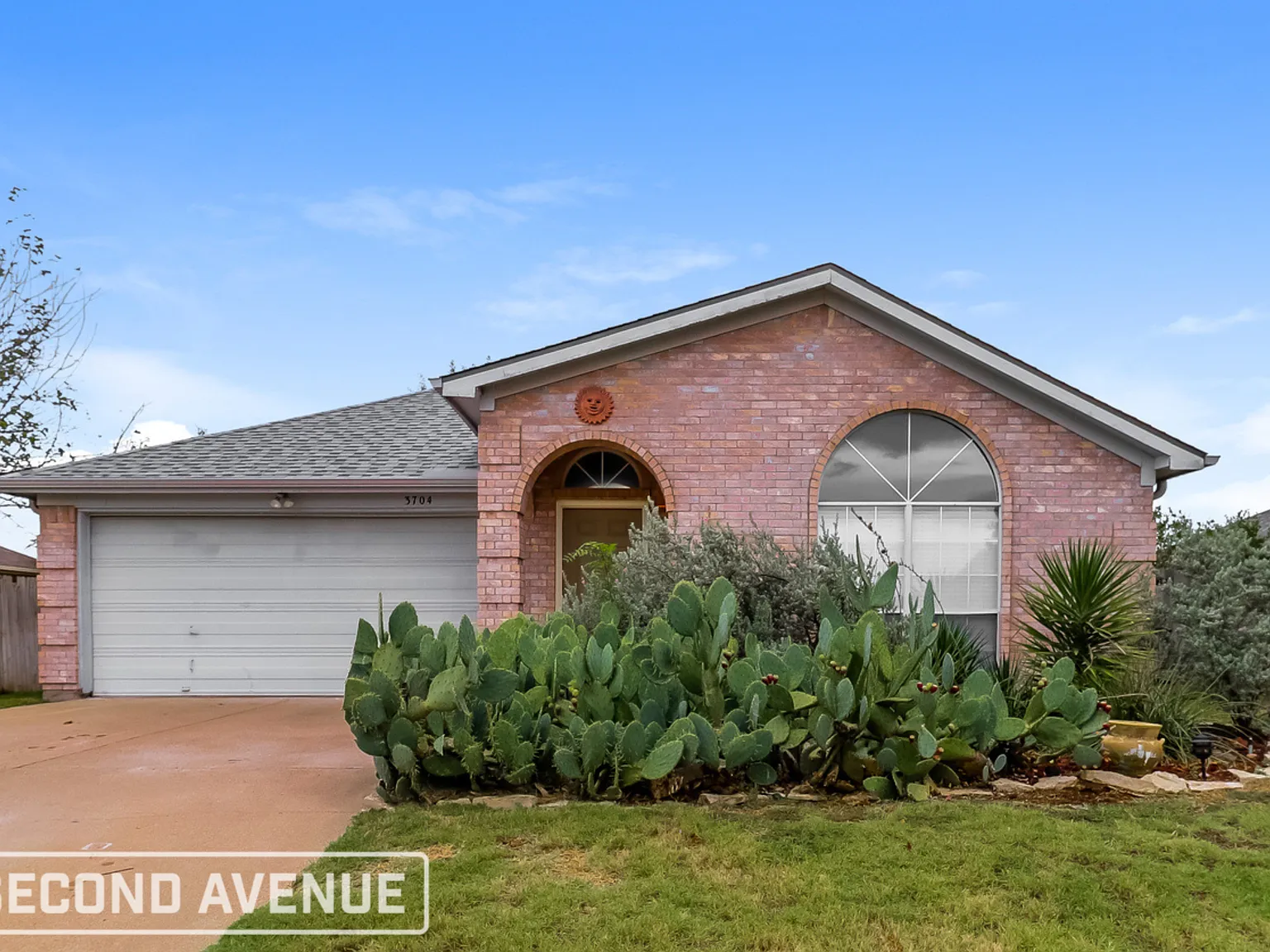 3 bed, 2.0 bath, 1628 sqft, $2,799 — Photo 1