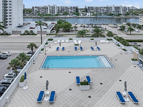 4th image of 2751 S Ocean Drive #1008
