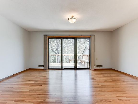4th image of 441 Sand Creek Dr NW