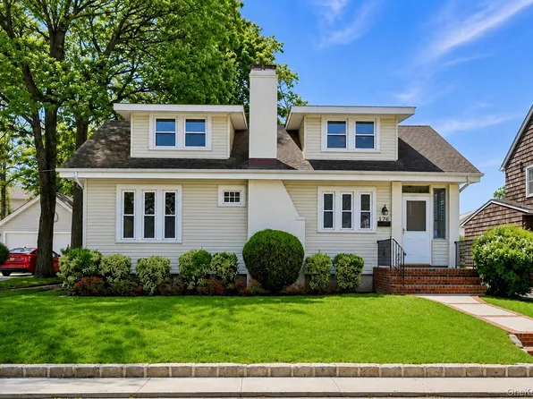 176 Wright Avenue, Malverne, NY 11565