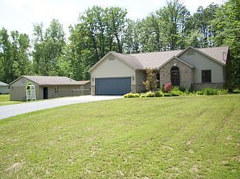 Looking to get out into the country, well this is a must see, built in 2000 this 1550 square foot th