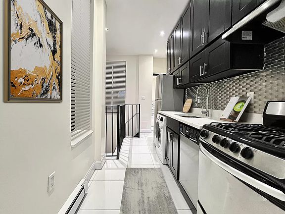 3rd image of 315 W 114th St #1D