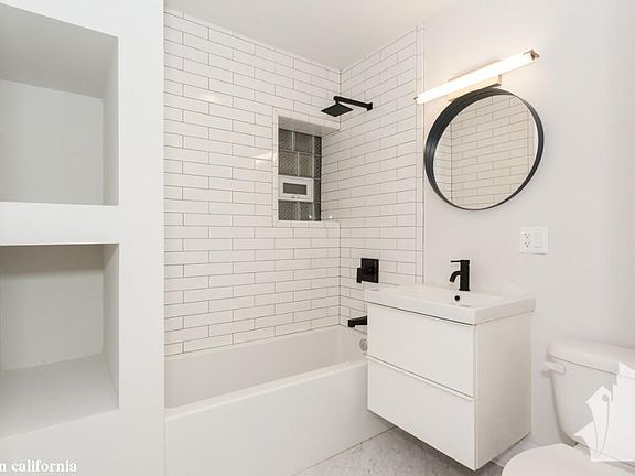 5th image of 2543 N California Ave #1728