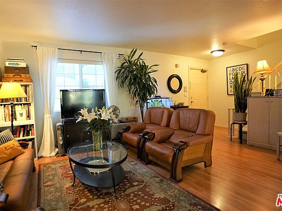 4th image of 102 S Manhattan Pl APT 108
